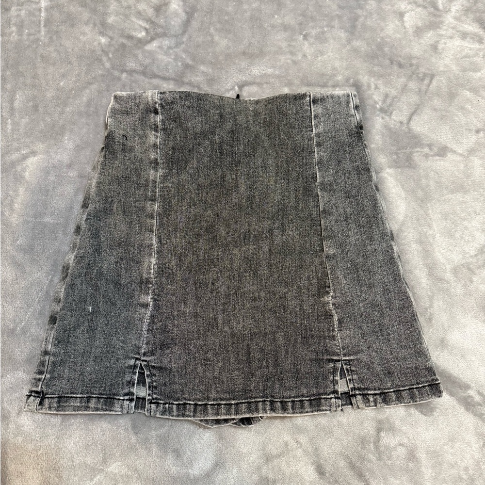 Grey/Black Denim Skirt/Skort!